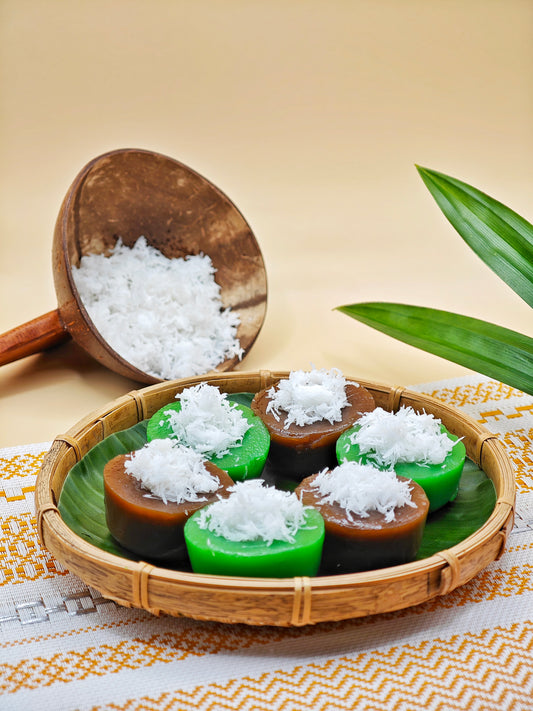 Kue Kosui (Coconut Shreds)